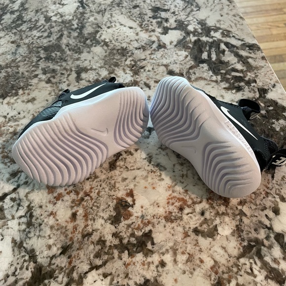 Black Nike 2C Shoes - Picture 4 of 5